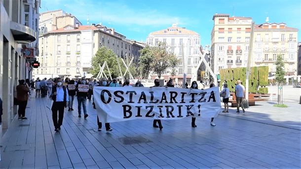 Ostalarien protesta bateko irudia