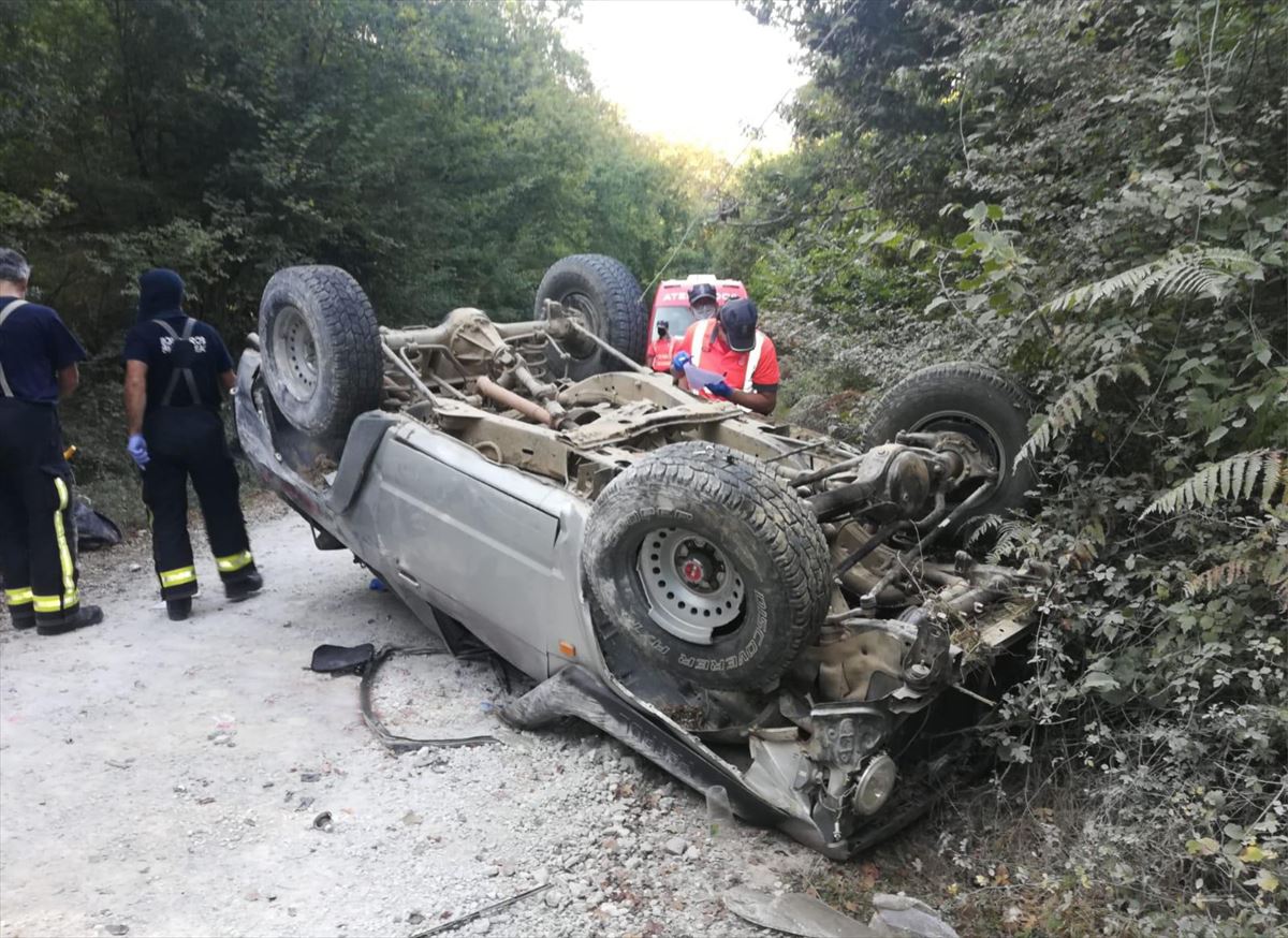 Dos heridos, uno muy grave, al volcar un turismo en Olazagutia. Foto: Bomberos de Navarra