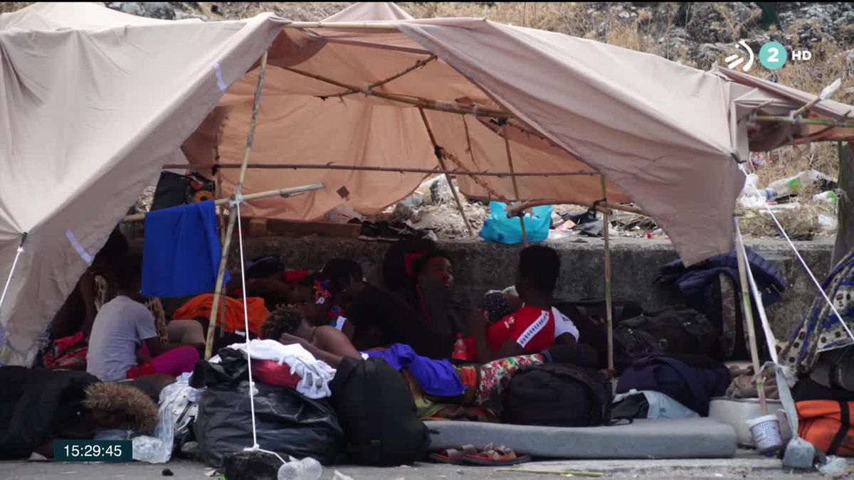 Personas refugiadas en Llesbos (Grecia). Imagen obtenida de un vídeo de EiTB.