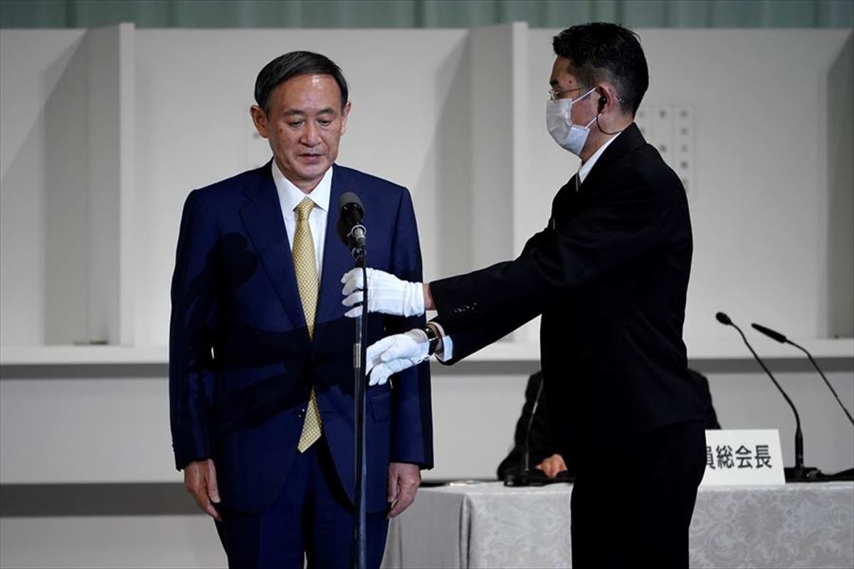 Yoshihide Suga es elegido como nuevo líder del partido gobernante de Japón