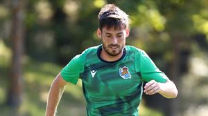 David Silva, baja ante el AZ y el Villarreal por una lesión muscular