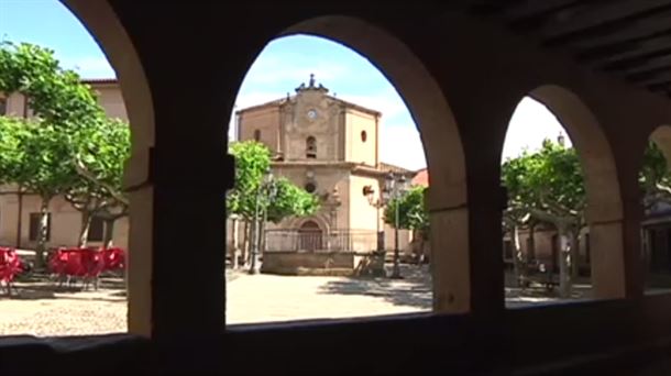 La ermita preside la Plaza Mayor de Elciego.