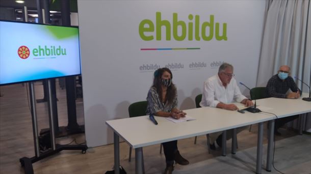 Asiron, junto con Abaurrea y Beloki, durante la rueda de prensa.