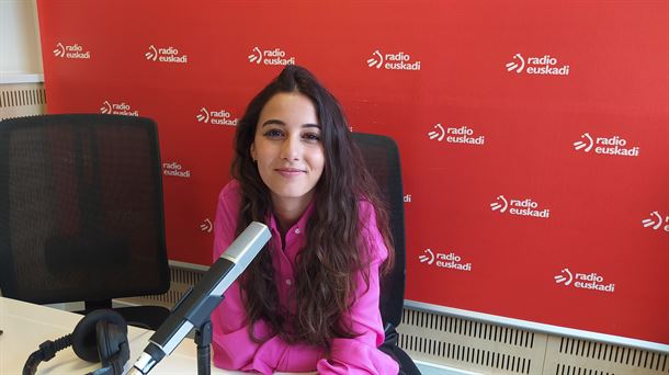 La actriz Amaia Aberasturi durante la entrevista en Boulevard (Foto: EiTB)