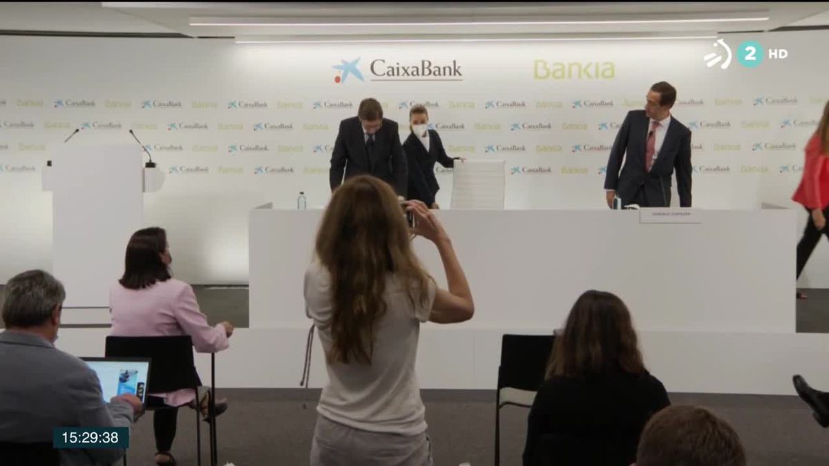 La fusión de CaixaBank y Bankia. Imagen obtenida de un vídeo de ETB.