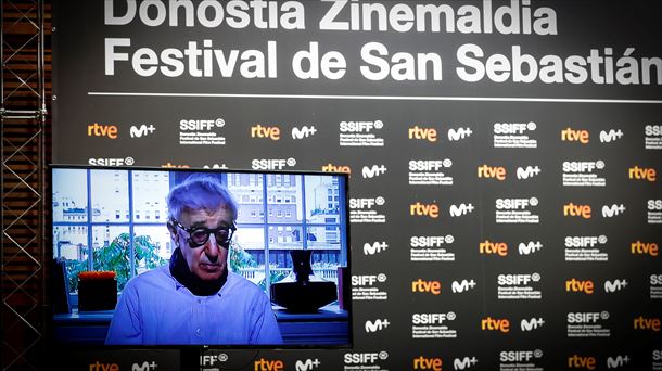 Woody Allen, telemáticamente en el Festival de Cine de San Sebastián.