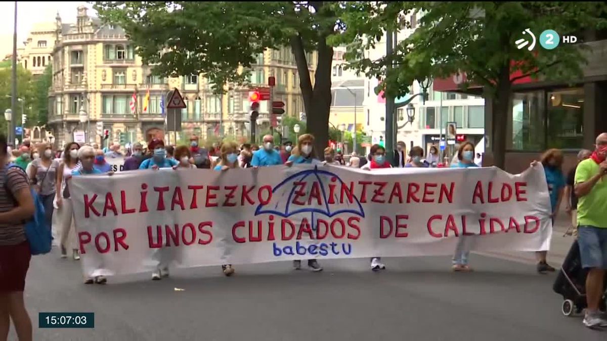 Manifestación de pensionistas y Babestu. Imagen obtenida de un vídeo de EiTB