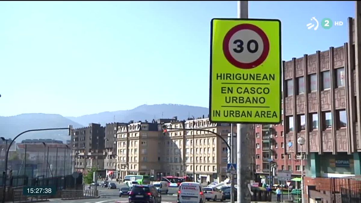 Limitación de velocidad a 30 km/h en Bilbao. Imagen obtenida de un vídeo de ETB.
