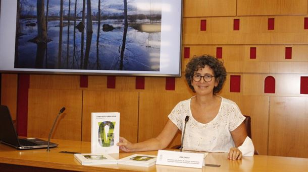 Ana Oregi en la presentación del libro