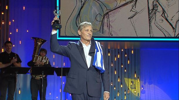 Viggo Mortensen recibe el Premio Donostia. Imagen: EiTB