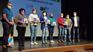 Pandemiaren ikasturtea aurrera ateratzeko baliabideak eskatu dituzte ikastolek