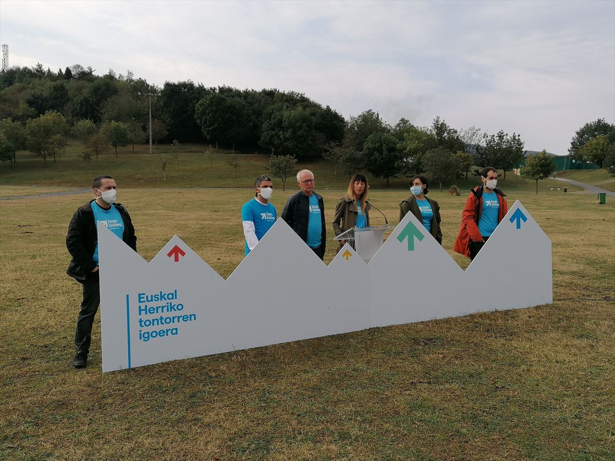 Presentación de la iniciativa de Sare para subir a 650 montes de Euskal Herria.