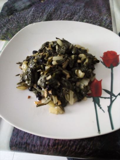 Acelgas con ajos y pasas