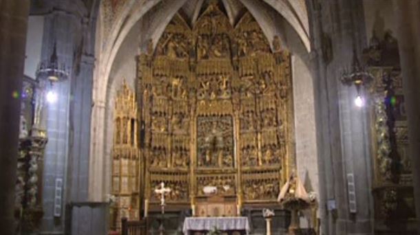 El retablo mayor del Santuario de la Encina, "propio de una catedral"