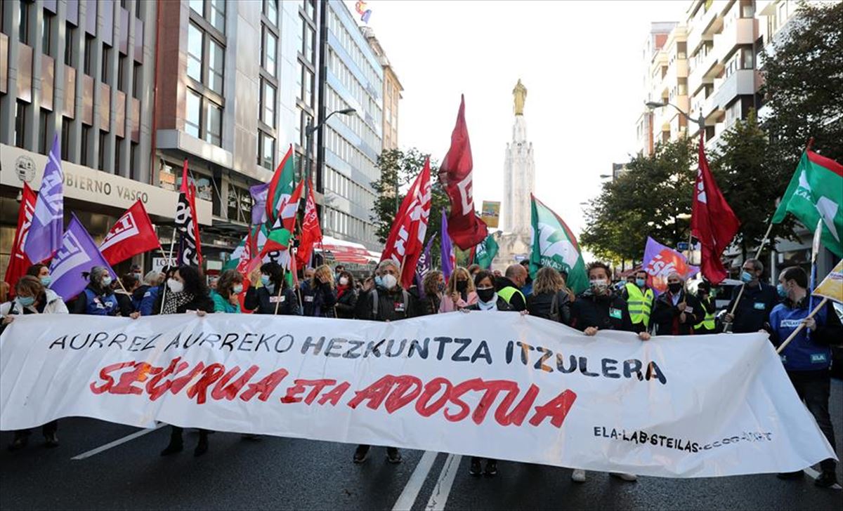 Cabecera de la manifestación celebrada esta tarde en Bilbao.