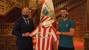 Berenguer firma su contrato para ser jugador del Athletic