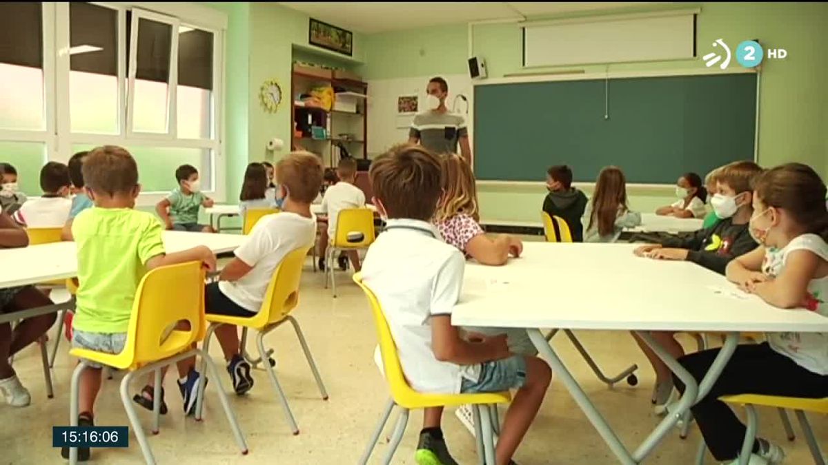 Varios niños en un aula. Foto obtenida de un vídeo de EiTB