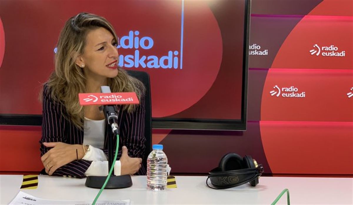 Yolanda Díaz en los estudios de Radio Euskadi