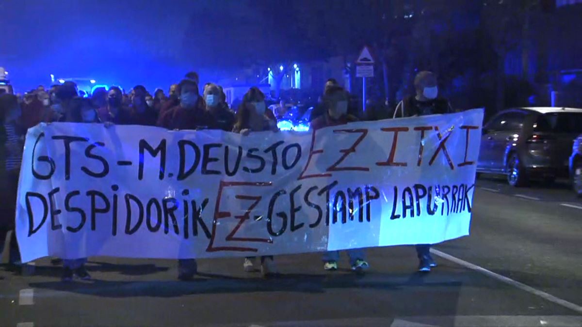 Manifestación de los trabajadores de Matricerías Deusto y GTS. Foto obtenida de un vídeo de EiTB