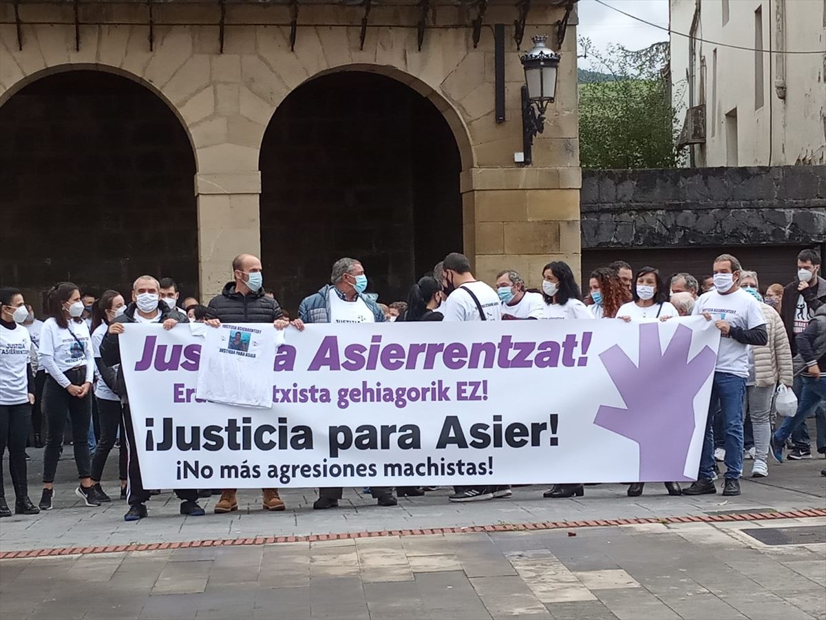 Concentración en Urnieta para pedir justicia para Asier Niebla. 