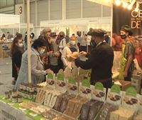Mucha oferta y gran demanda en la feria Bioterra que se celebra en Irun 