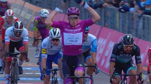 Arnaud Démare encadena su cuarta victoria