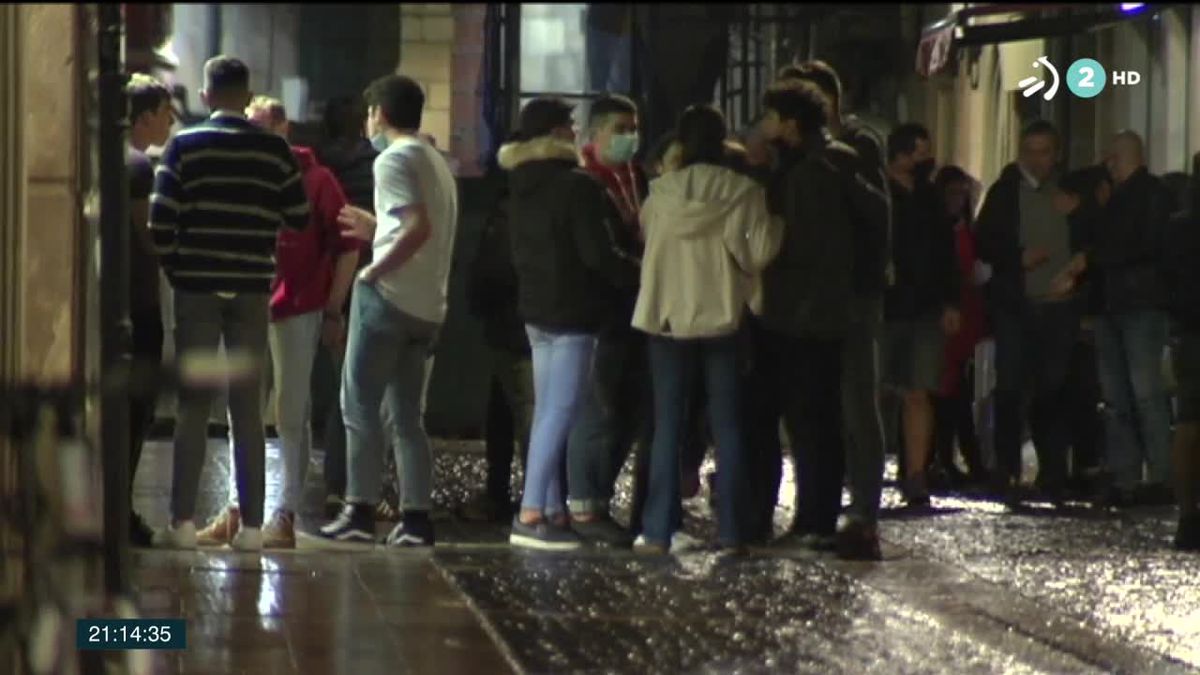 Gente en la calle. Imagen obtenida de un vídeo de ETB.