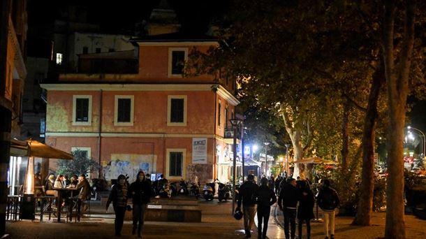 Lombardía impondrá un toque de queda de 23:00 a 05:00 horas para frenar los contagios