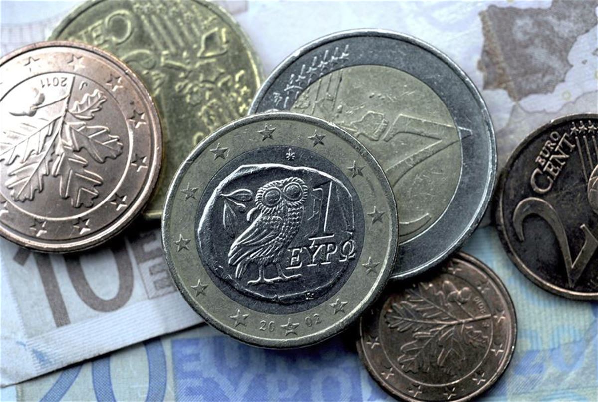 Euro txanponak eta billeteak