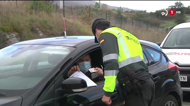 Asteburutik aurrera zorrotzagoak izango dira kontrolak. ETBren bideo batetik ateratako irudia.