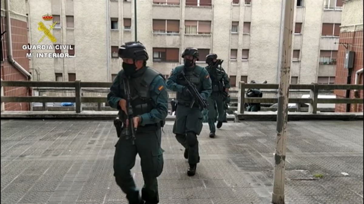 Guardia Zibilak eta Gendarmeek hartu dute parte operazioan.
