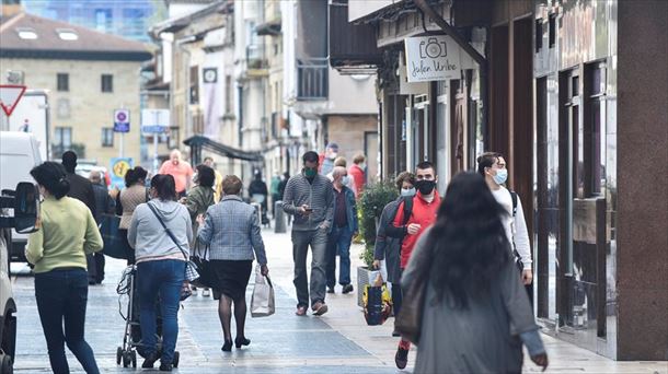 Gente paseando en Durango. Foto: Efe