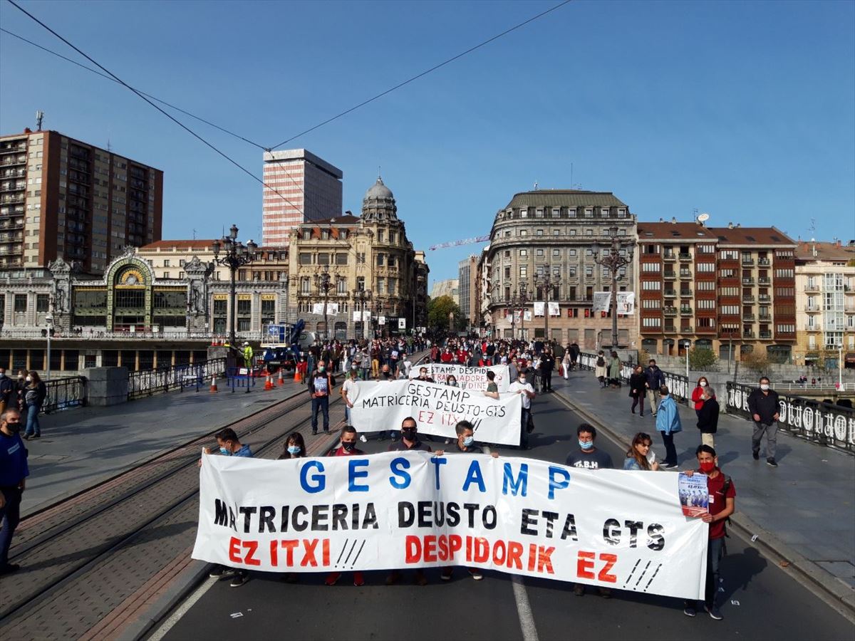 Manifestación de los trabajadores de GTS y Matriceria Deusto contra los despidos.