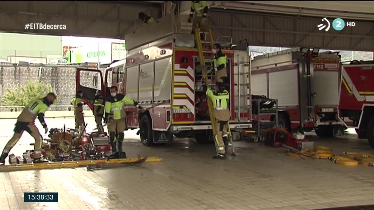 Bomberos de Bizkaia. Imagen de un vídeo de EiTB