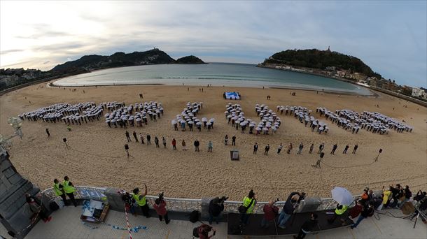 Sare plataformaren mosaikoa, Donostian. 