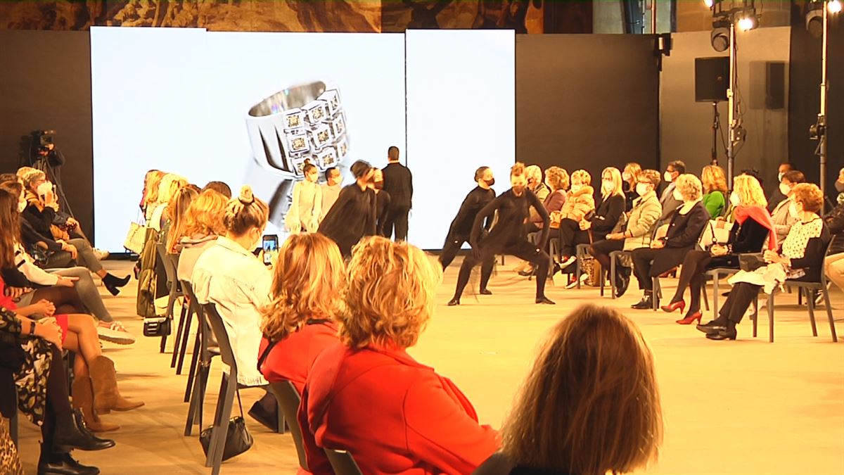 Euskal moda aurrez-aurrez ikusi dute gaur Donostian