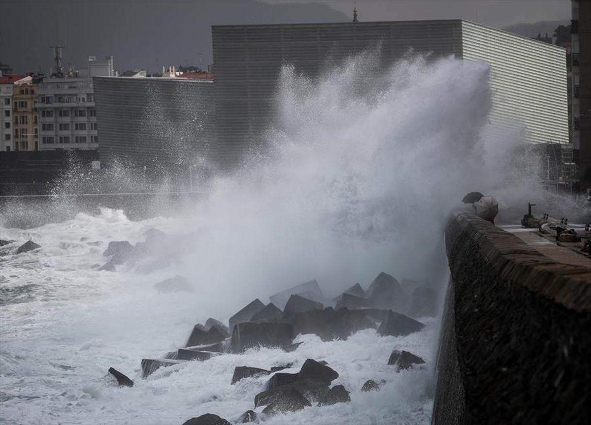 Olas en San Sebastián.