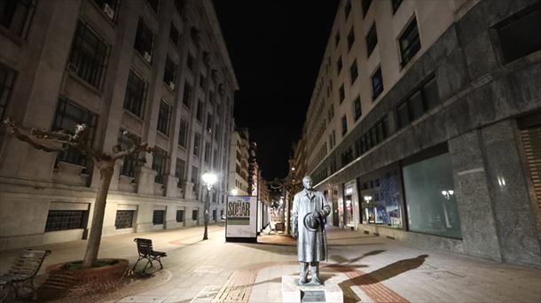 Imagen del centro de Bilbao sin gente en la calle