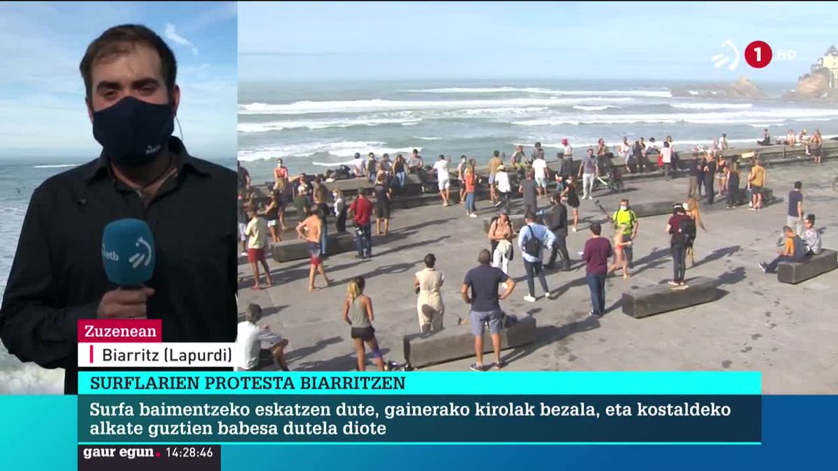 Surflarien protesta Ipar Euskal Herrian. EiTBko bideo batetik ateratako irudia.
