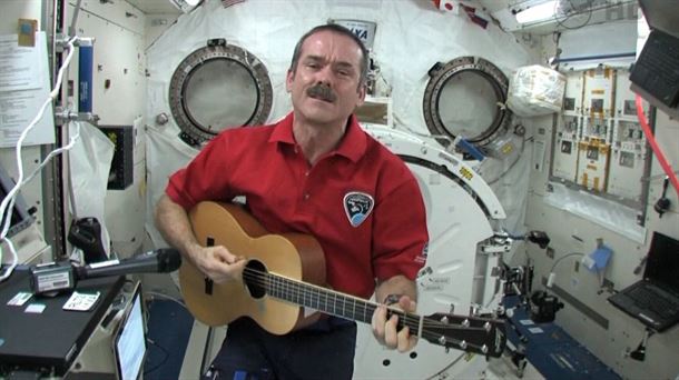 20 años Estación Espacial ISS, lo nuevo de Mabü, The Beatpunkers y Room