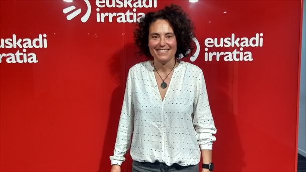 Mertxe Rodriguez Marimotots pailazoa Euskadi Irratiko harreran                                      