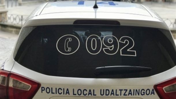 La Policía Local multa a un vehículo colocado en la calle por el propio Ayuntamiento de Vitoria