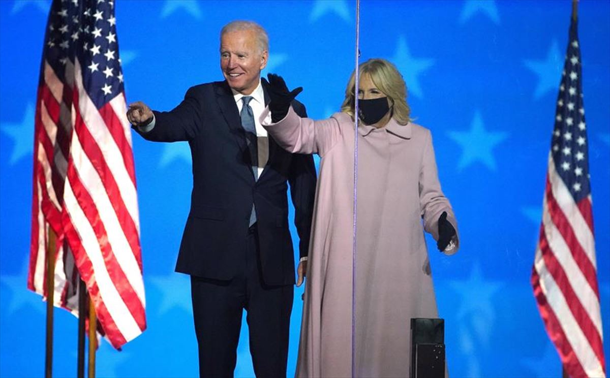 Joe Biden, junto a su mujer.