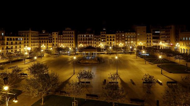 La plaza del Castillo de Pamplona vacía durante el toque de queda. Foto de archivo: EFE