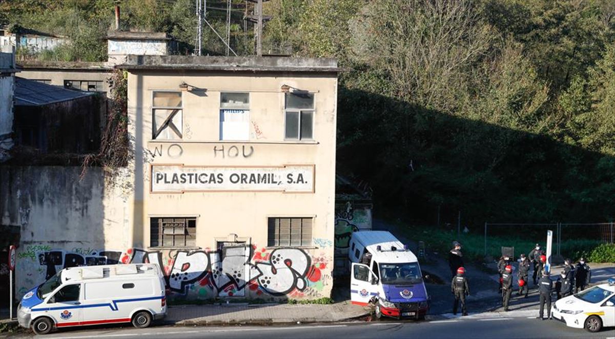 La Ertzaintza desoloja el edificio del Infierno en San Sebastián