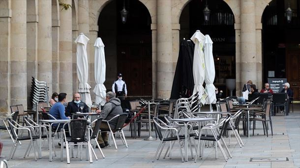 Bilboko taberna baten terraza. 