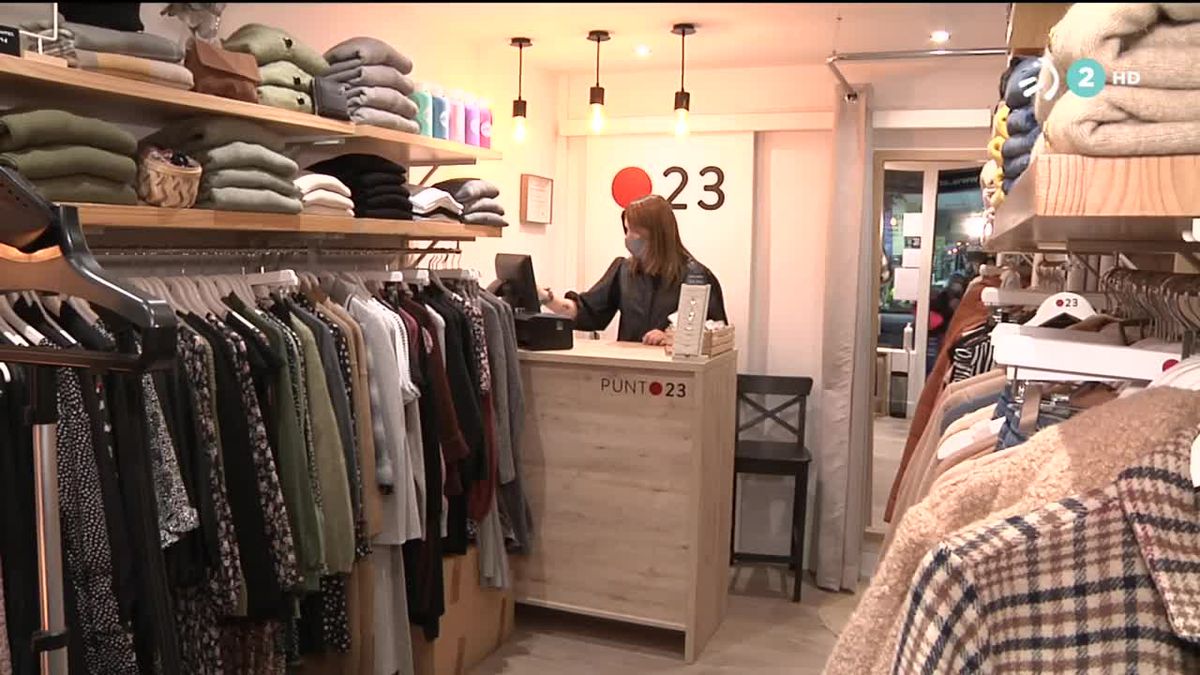 Un comercio textil. Imagen obtenida de un vídeo de EiTB Media.
