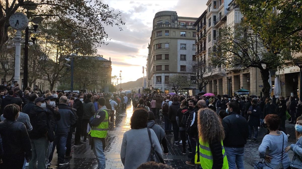 El Boulevard de Donostia, minutos antes del inicio de la manifestación. Foto: @OstalaritzaBizi
