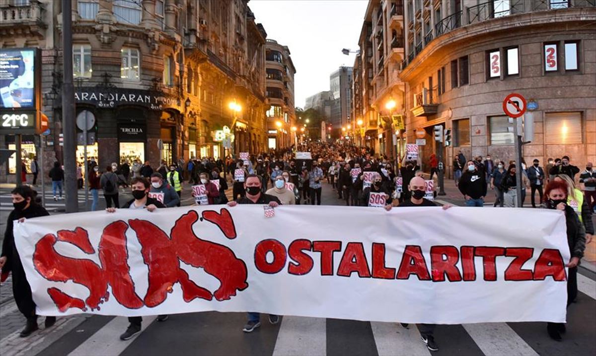 Manifestación a favor de la hostelería en Bilbao.