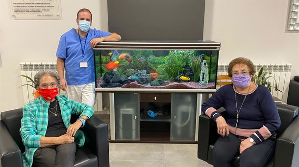 Consuelo Jiménez, David Cabrero y Victoria López en la residencia San Jerónimo